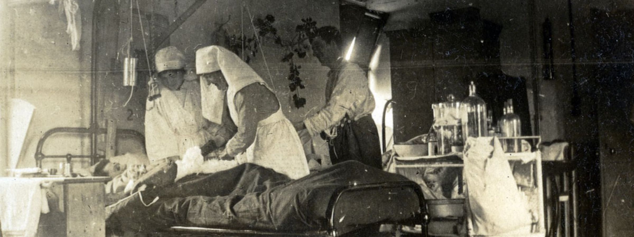 No.1 Ward decorated for Christmas, No.1 New Zealand General Hospital, Brockenhurst, England. 1917. No.1 Ward decorated for Christmas, No.1 New Zealand General Hospital, Brockenhurst, England. 1917.